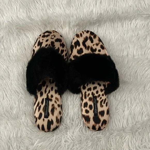Victoria’s Secret Slippers Leopard Print - Picture 2 of 3